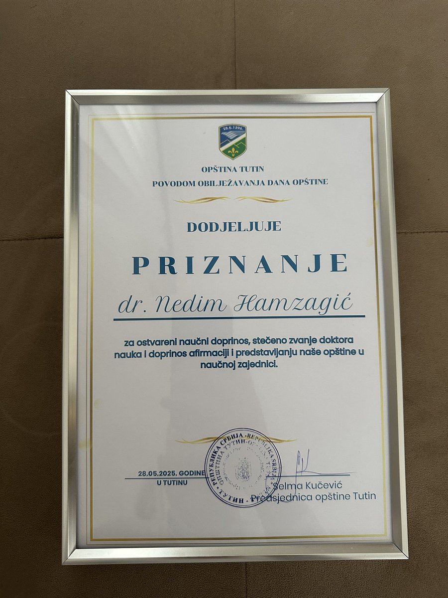 hamzagicnedim's tweet photo. 𝗣𝗿𝗶𝘇𝗻𝗮𝗻𝗷𝗲 𝘇𝗮 𝗱𝗼𝗽𝗿𝗶𝗻𝗼𝘀 𝗻𝗮𝘂𝗰𝗶

Povodom Dana opštine Tutin, imao sam čast da prisustvujem svečanom prijemu kod predsednice opštine Tutina, gospođice Selme Kučević, i da primim priznanje za doprinos nauci i promociji našeg grada. https://t.co/yzlSmIhyib