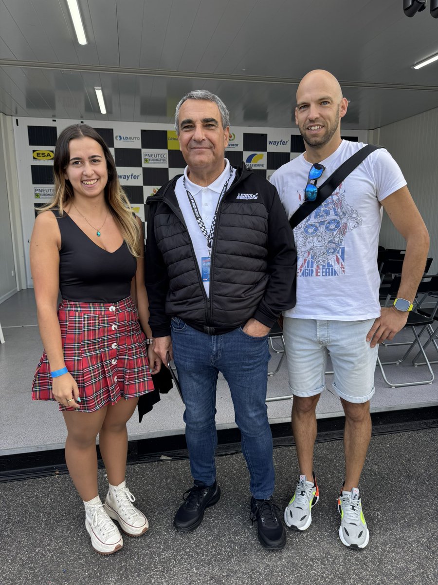 André Gonçalves (@agoncalves21) on Twitter photo #DAZNF1
<a href="/jcccomentador/">joao carlos costa</a> lembra se desta foto em Leiria?
Esta sua fã hoje faz anos? Vale os parabéns em direto agora na Qualificação?
É a Catarina Xavier!
<a href="/JoaoJoaonamaral/">João Amaral</a>
<a href="/oscarondazn/">Óscar Góis</a> dá aí um puxo a ideia 😝 #DAZNF1
<a href="/jcccomentador/">joao carlos costa</a> lembra se desta foto em Leiria?
Esta sua fã hoje faz anos? Vale os parabéns em direto agora na Qualificação?
É a Catarina Xavier!
<a href="/JoaoJoaonamaral/">João Amaral</a>
<a href="/oscarondazn/">Óscar Góis</a> dá aí um puxo a ideia 😝