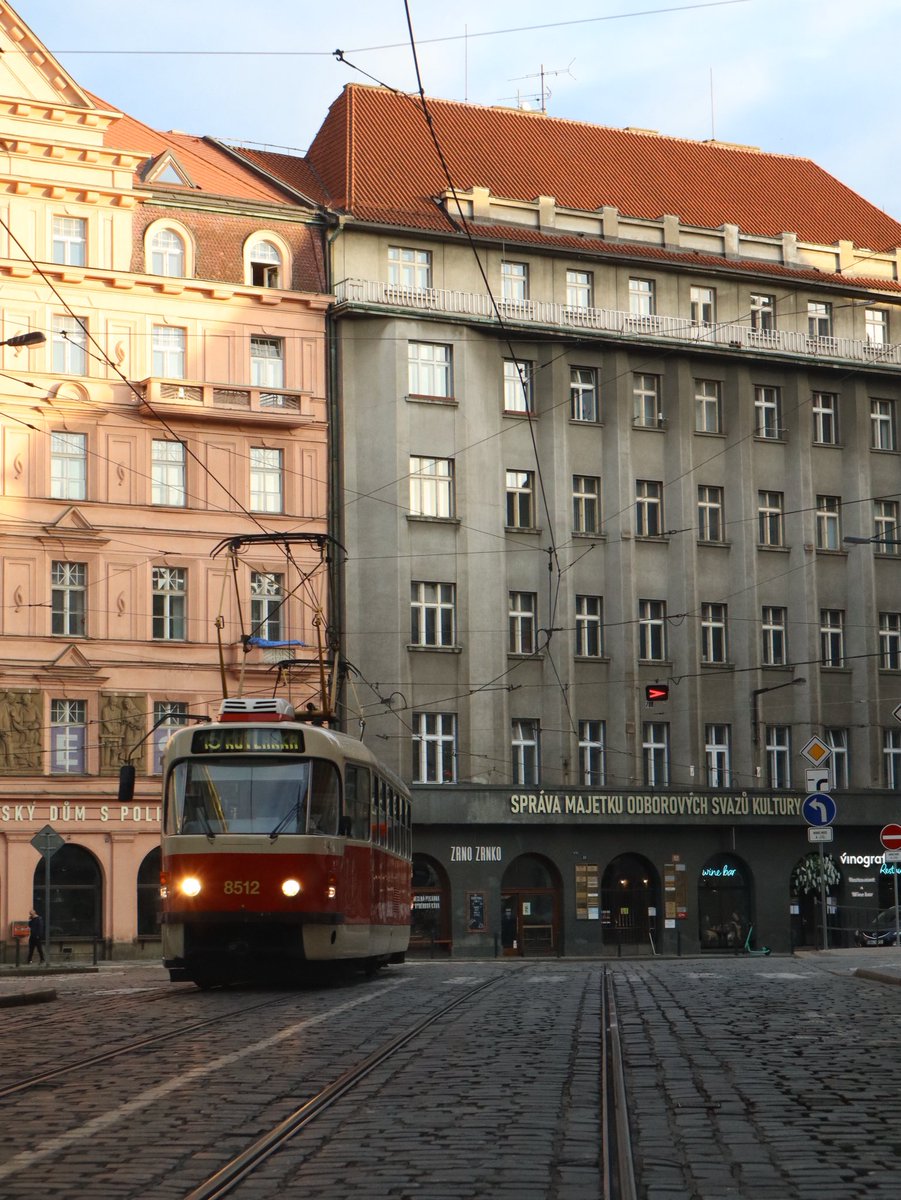 ___marthacorts's tweet photo. Praga, mayo 25 https://t.co/e4aE9iPc9c
