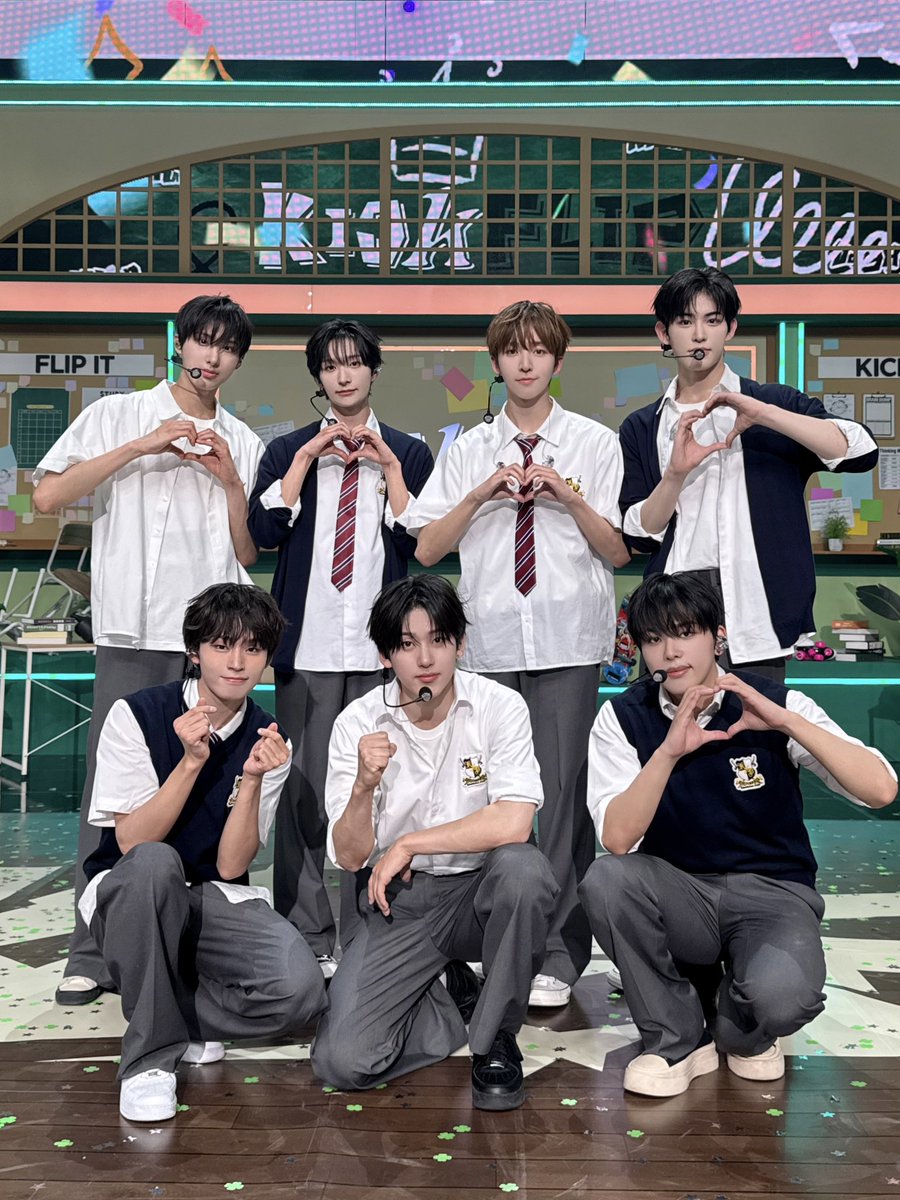 Spain_KickFlip's tweet photo. Fotos de @kickflip_jype en el Music Core @MBC_entertain

#KickFlip #킥플립
#Kick_Out_Flip_Now 
#FREEZE #제끼자 #Skip_It https://t.co/6fH9l0lJgu