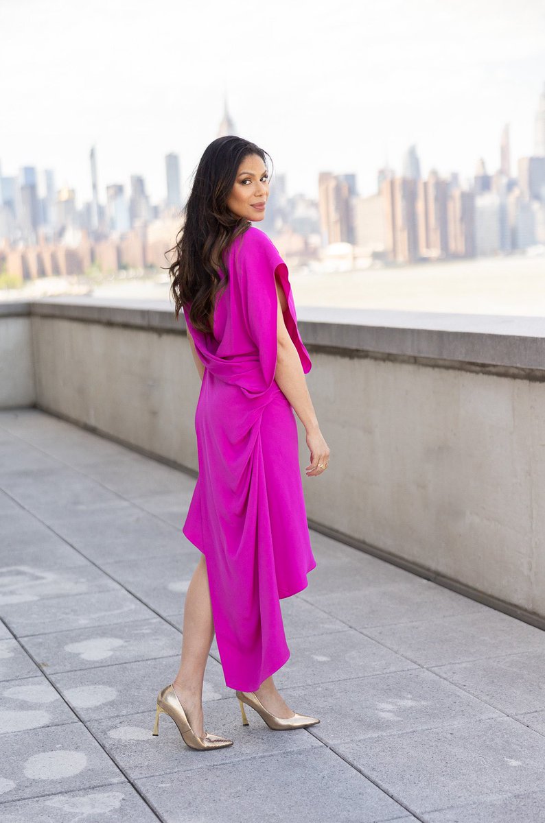 MerleDandridge's tweet image. This is 50. Full, vibrant, &a little cheeky. It’s an earned ease, an abundant joy. My family, my life, my friends all converging in my favorite place in the world. NYC!God has blessed me richly. 25 years since bway debut, glad to celebrate during my last w/e @hadestown
