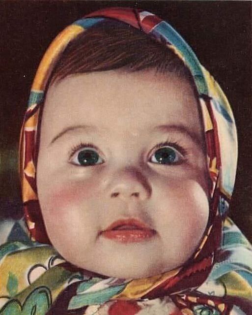 KovacsS41413518's tweet photo. Lenochka" is a photo from the magazine "Soviet Photo" of the early 60s. Photographer Alexander Gerinas captured his eight-month-old daughter, and then sent the portrait to a competition for a new confectionery wrapper. This is how the very same "Alenka" appeared.

#alenka #btc https://t.co/MobKR9fnlm