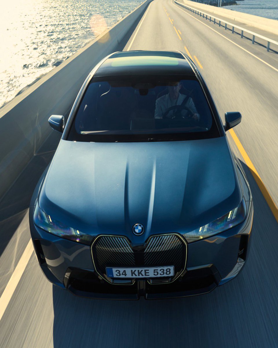 Tamamen elektrikli Yeni BMW iX’in 701 kilometreye varan menzili ile sessiz ve konforlu bir yolculuğa çıkın. ⚡️

#YeniBirÇağınÖncüsü