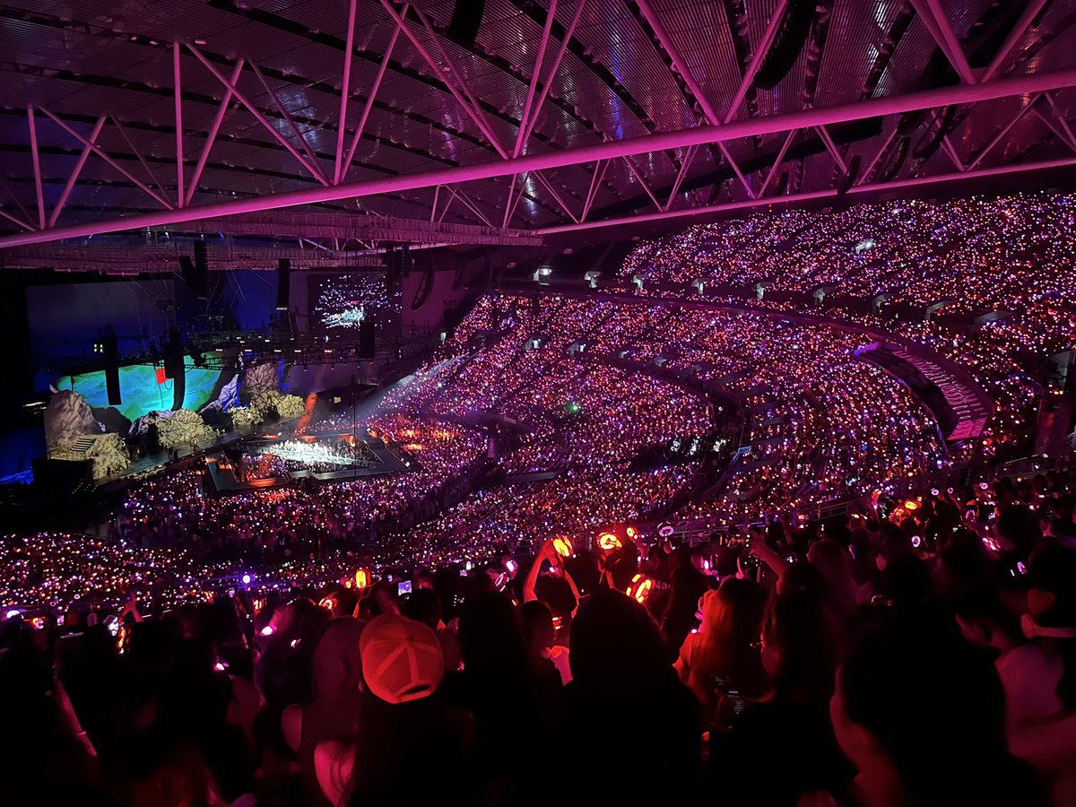 chiKEN_Tin (@z1lmae) on Twitter photo Tonight proved one thing:
SB19 is in a league of their own.
No one’s doing it like them. 🔥
HISTORY BEGINS WITH ESBI 👑
<a href="/SB19Official/">SB19 Official</a> #SB19 #SaWWorldTourPH Tonight proved one thing:
SB19 is in a league of their own.
No one’s doing it like them. 🔥
HISTORY BEGINS WITH ESBI 👑
<a href="/SB19Official/">SB19 Official</a> #SB19 #SaWWorldTourPH