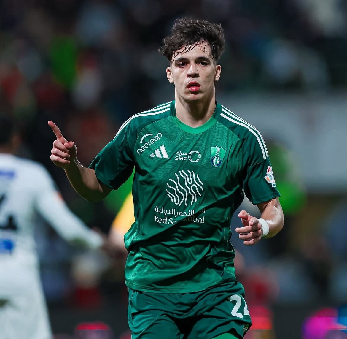 🚨🚨 - Record |

الأهلي طلب (24) مليون يورو لبيع عقد "غابري فيغا".

- بورتو قدم (14) مليون يورو بالإضافة لحوافز في حال تألق فيغا مع الفريق.