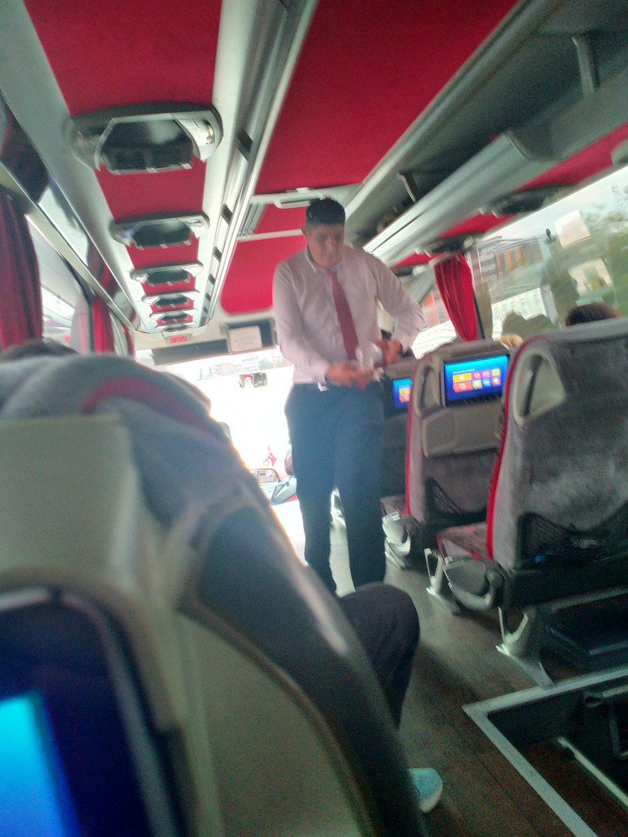 Ulan hiko babayla dövüşen ebrar karakurt metro turizmde muavinlik yapmaya başlamış