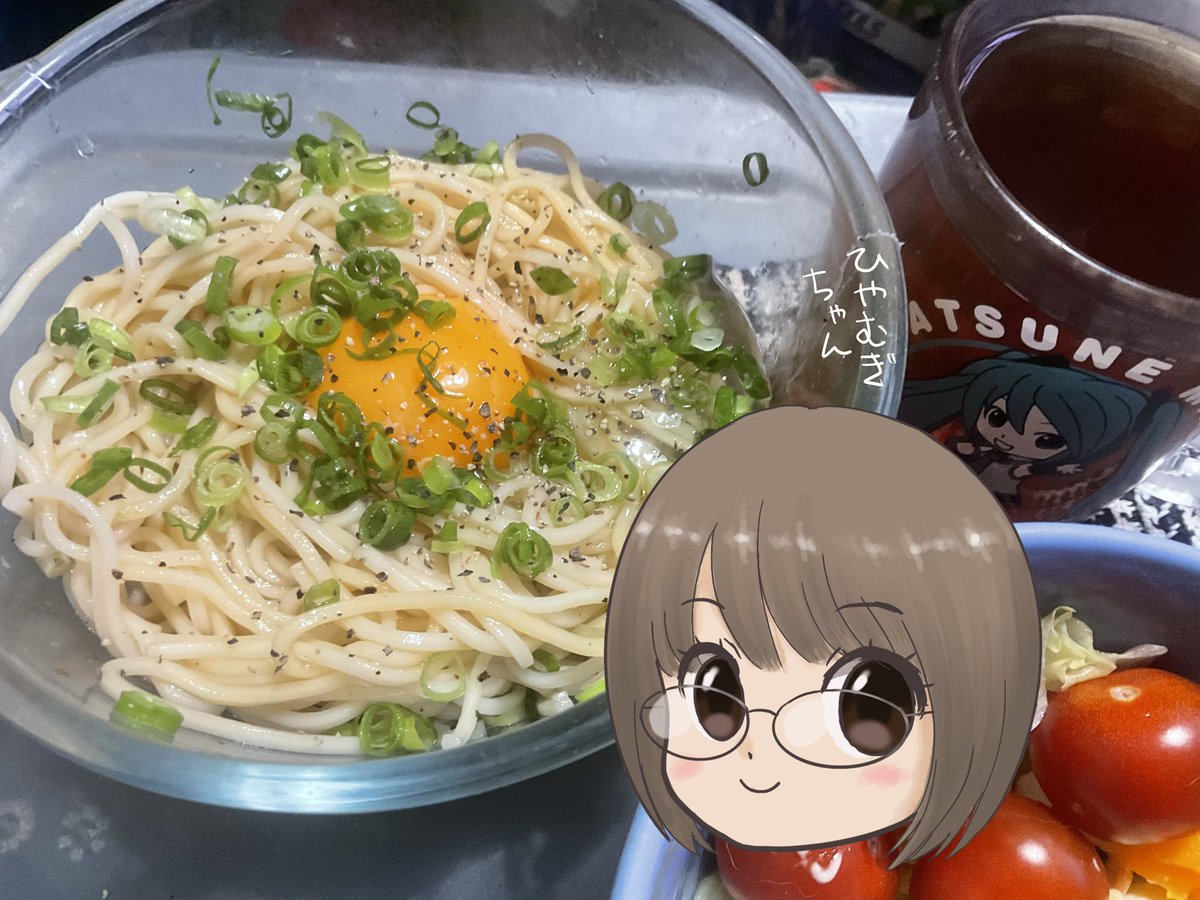 今シーズン初ひやむぎ
麺つゆしょうゆほんだしさとうなどまぜまぜしたつゆと
ねぎたっぷりに卵黄と黒こしょう
今年もこれは定番ね
