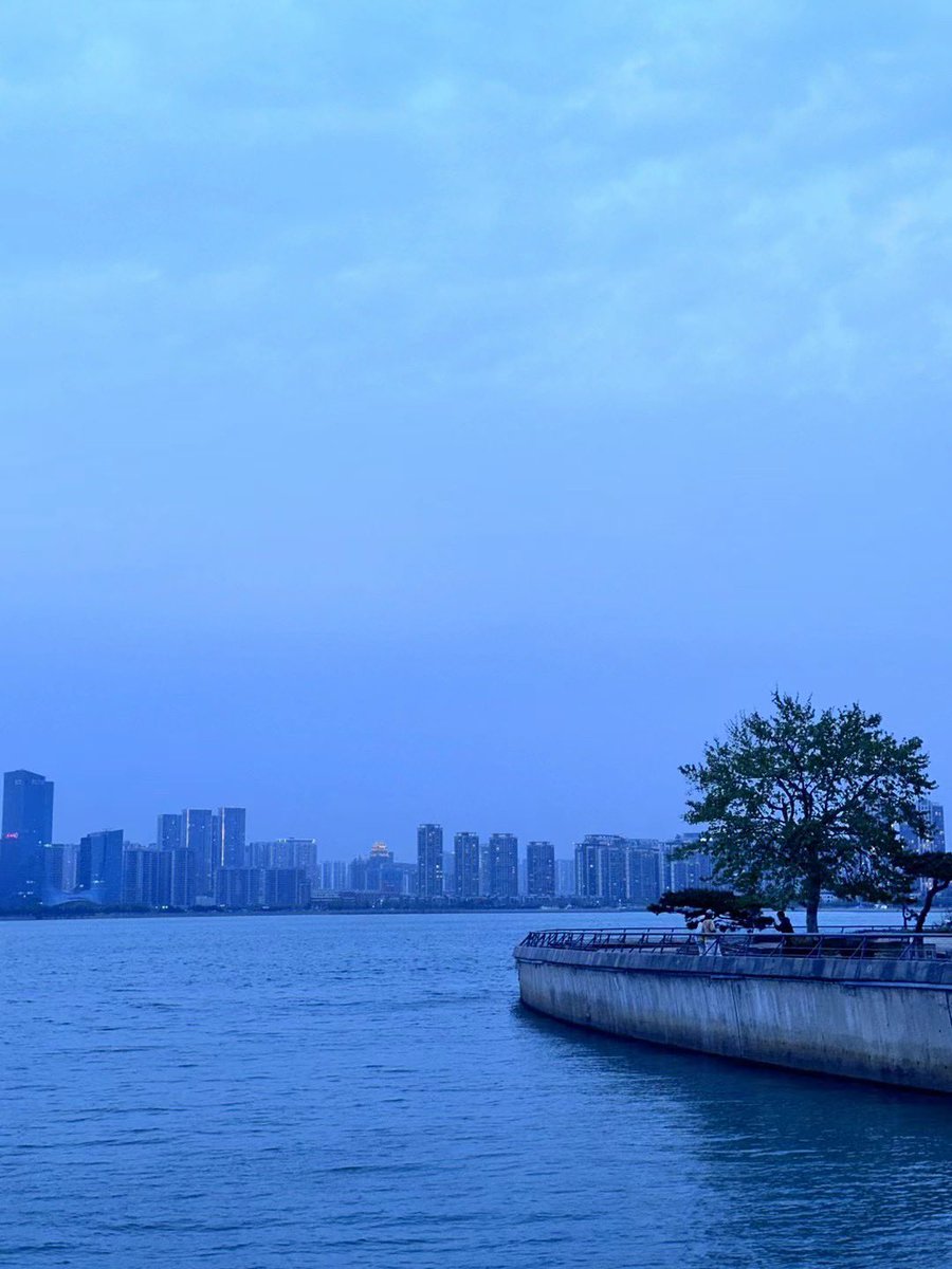 Dlid112's tweet photo. 好喜欢这样的天 https://t.co/2M3hWkHyOM