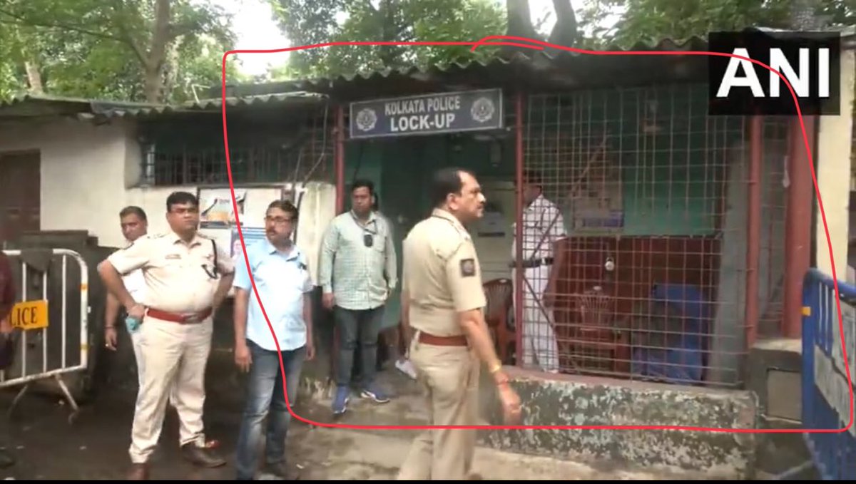 Shashank Shekhar Jha (@shashank_ssj) on Twitter photo So <a href="/KolkataPolice/">Kolkata Police</a> presented Sharmistha at the Alipore Court today after arresting her from Gurugram.
Condition of the lockup of Kolkata Police shows the condition of law & order of West Bengal. So <a href="/KolkataPolice/">Kolkata Police</a> presented Sharmistha at the Alipore Court today after arresting her from Gurugram.
Condition of the lockup of Kolkata Police shows the condition of law & order of West Bengal.