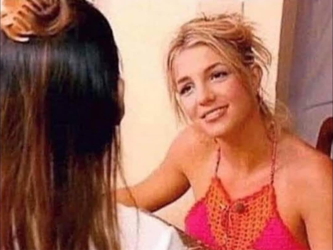 acerrati31's tweet photo. Cuando tu amiga hetero te platica lo que para ella es la situación amorosa más difícil que ha experimentado pero tú eres gay y tus experiencias con el amor incluyen la mayor toxicidad, hombres que no aceptan su sexualidad, fiestas de osos, org1as inesperadas, aplicaciones de .... https://t.co/K3o6G3SLUq