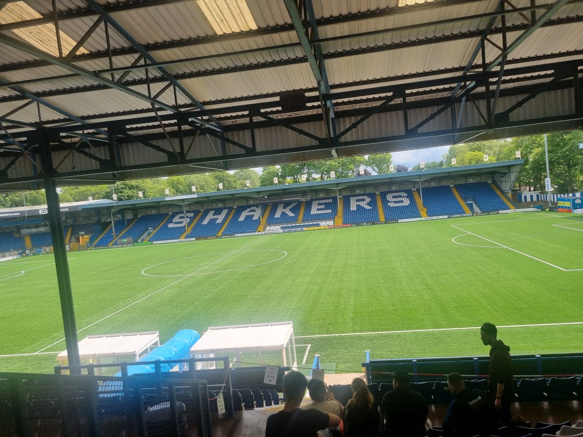 Watching Ryan Connolly be the liner