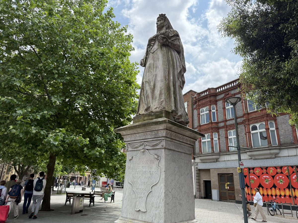 My first <a href="/readingmuseum/">Reading Museum</a> <a href="/RdgAbbey/">Reading Abbey Quarter</a> tour of the summer completed. Lovely group who were engaged throughout. Thanks to Bethan who assisted me. Tours most Saturday mornings through the summer so make sure you book via the museum. #rdguk #austen250
