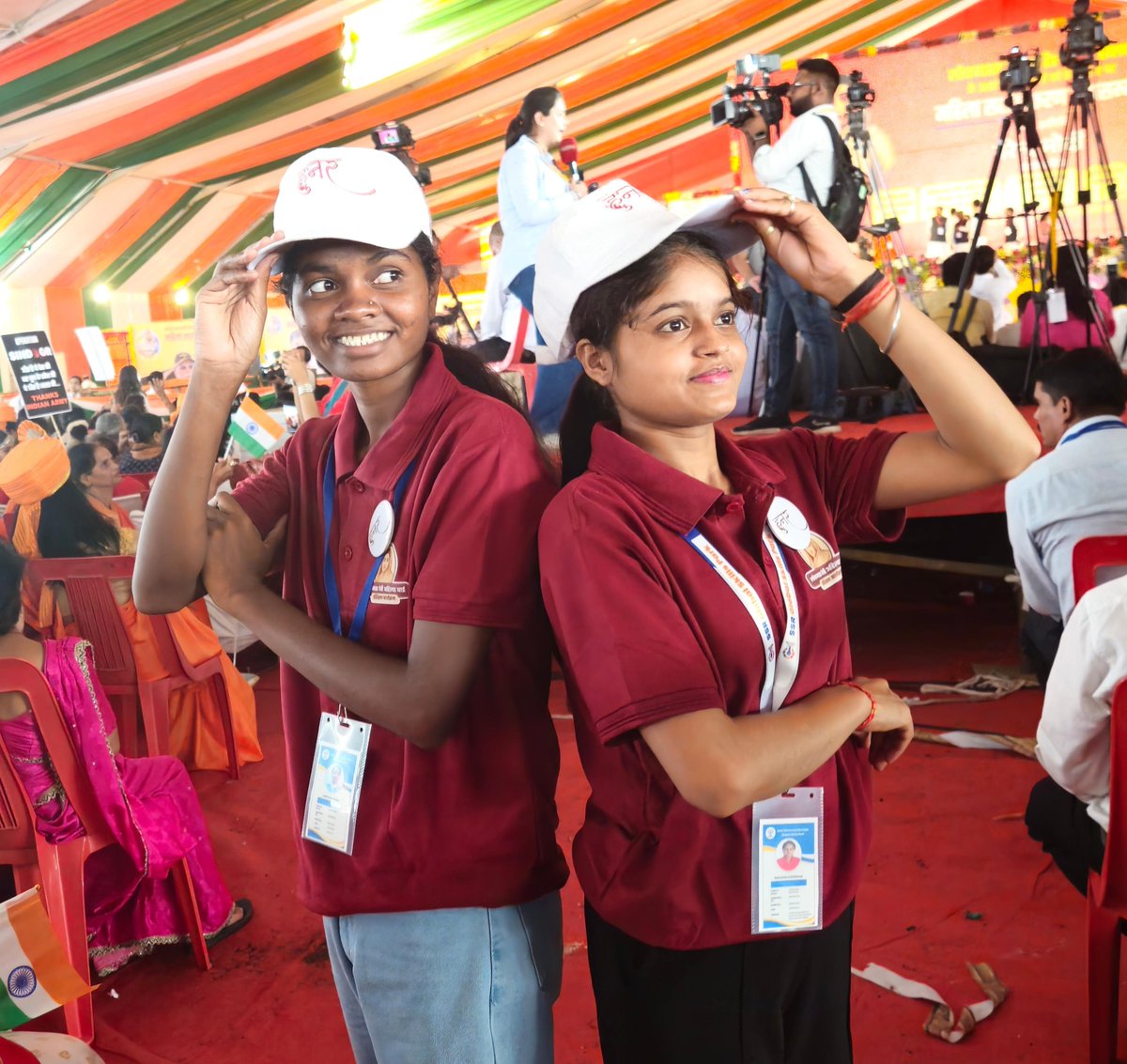 MaP_Skills's tweet photo. ✨लोकमाता देवी अहिल्याबाई प्रशिक्षण योजना

Proud🏆 our 3 students became first beneficiaries of the scheme

At लोकमाता देवी अहिल्या बाई महिला सशक्तिकरण महासम्मेलन with Hon. @narendramodi our students showcased their #hunar at the national stage

Commitment to inclusive skilling!s https://t.co/mDFz4ox8Kt