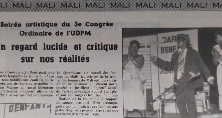 Le 2️⃣6️⃣ mars 1991 marque la fin du régime de Moussa Traoré au Mali🇲🇱. Dans de nombreux témoignages d’acteurs du monde du théâtre, un homme est porté en triomphe : Ousmane Sow, metteur en scène et membre de la compagnie nationale de théâtre. 

À lire ⤵️
benbere.org/cultures-malie…