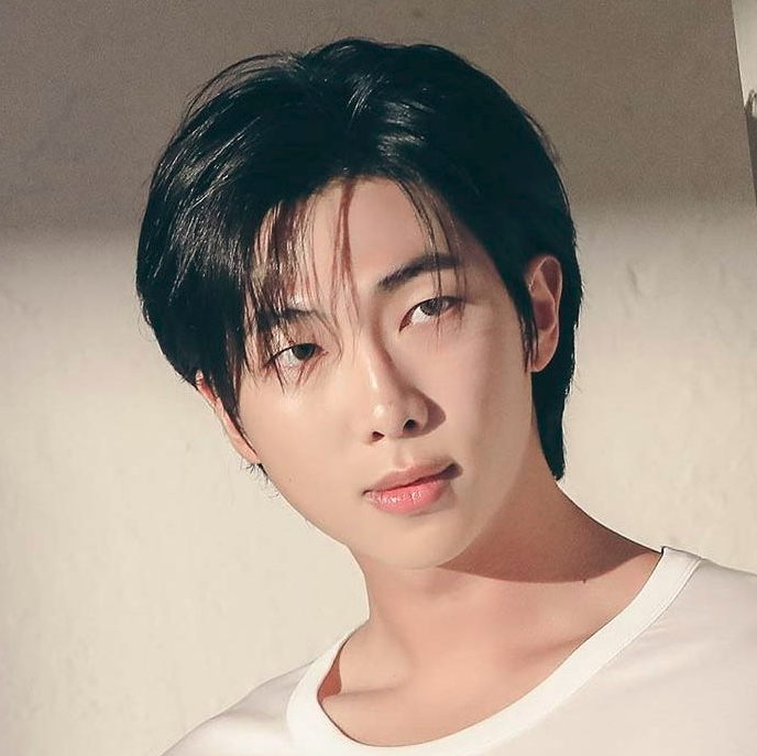 10 أيام فقط تفصلنا عن تسريح كيم نامجون قائد فرقة BTS من التجنيد الإجباري 🥹❤️!