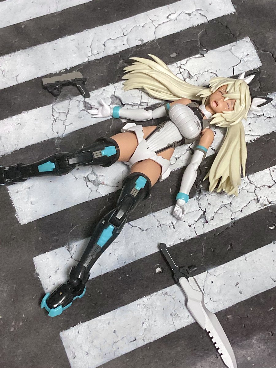 gentarohX's tweet photo. 劇的ビフォーアフター　セスティエ編

「任務なんかチャチャっと片付けてくるから！」
↓
GAME OVER！

#30MS https://t.co/PMpfjSdp74