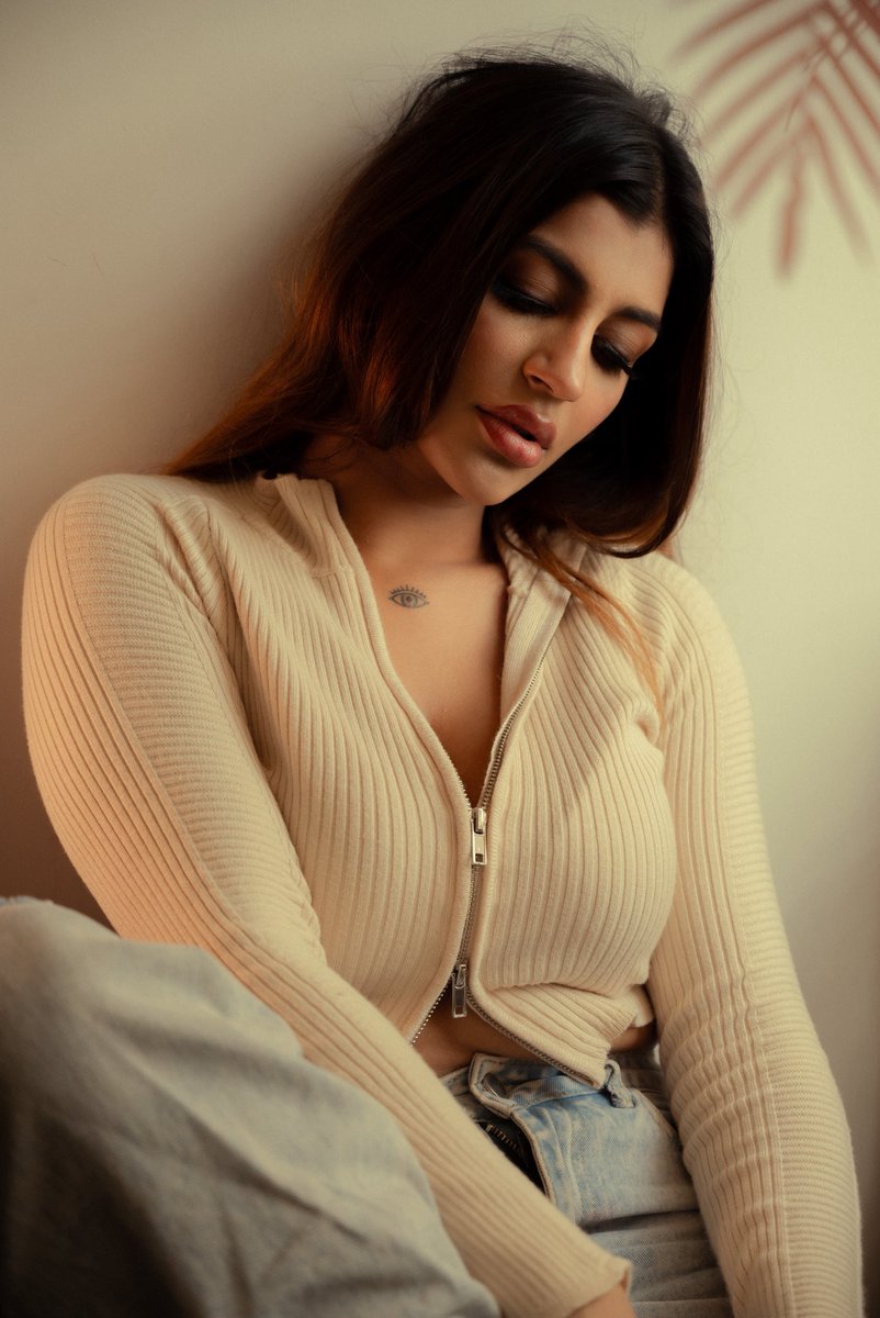 Helooo ♥️🤍💫
#yashikaanand