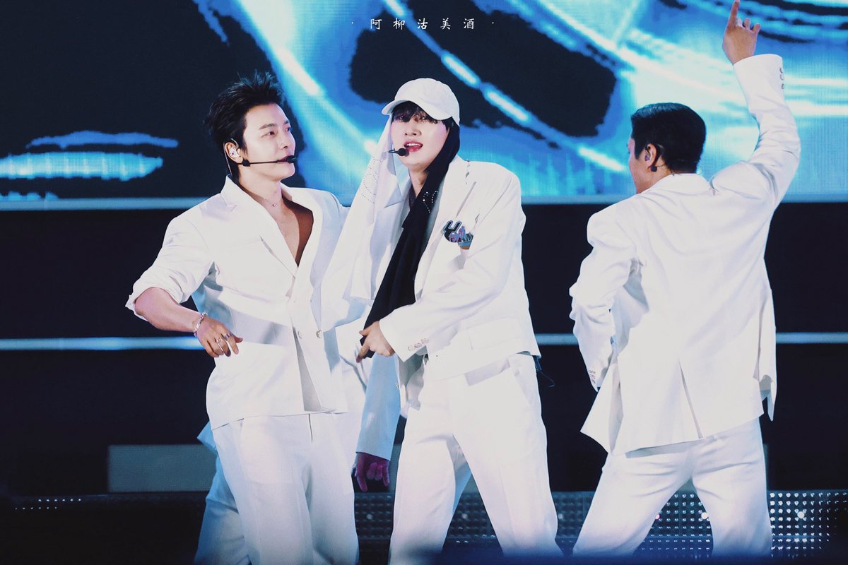 Ann_C802's tweet photo. 25.05.31 Seoul Mega Concert 
👈💖

#은혁 #EUNHYUK #이혁재 #ウニョク #李赫宰
#동해 #DONGHAE #ドンへ  #李东海  
#SuperjuniorDnE #슈퍼주니어DnE
#Superjunior https://t.co/LzlVtpVqcQ