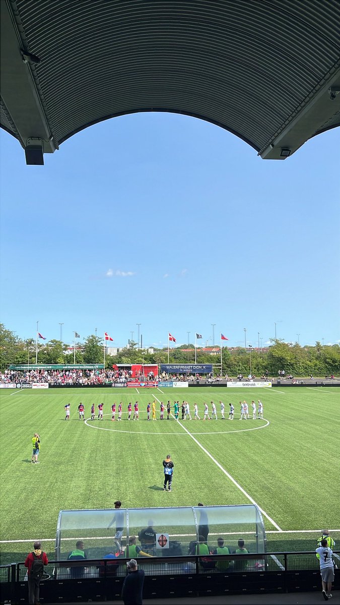 sonjacha1's tweet photo. Sol, bold og øl!
BK Frem - Nykøbing F
#2divdk #bolddk https://t.co/2Mt571Lkin