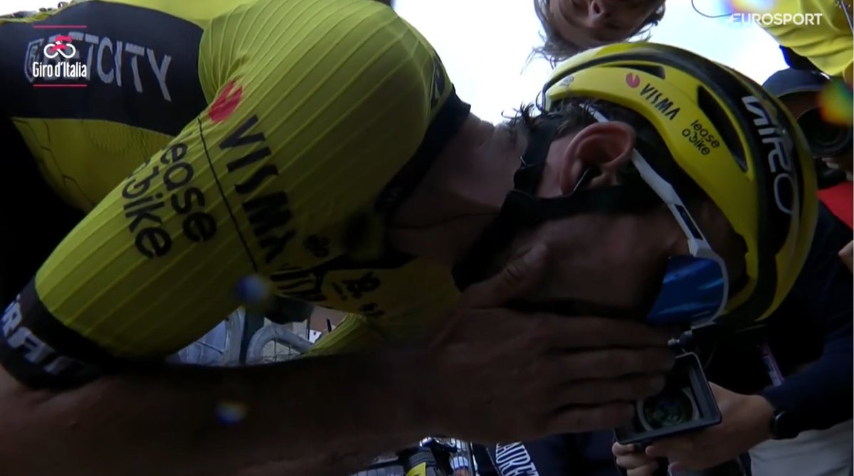 🩷 #GirodItalia No puede ser que lo hayas hecho, Simon. En Finestre. Redención. Nos tienes llorando 😭