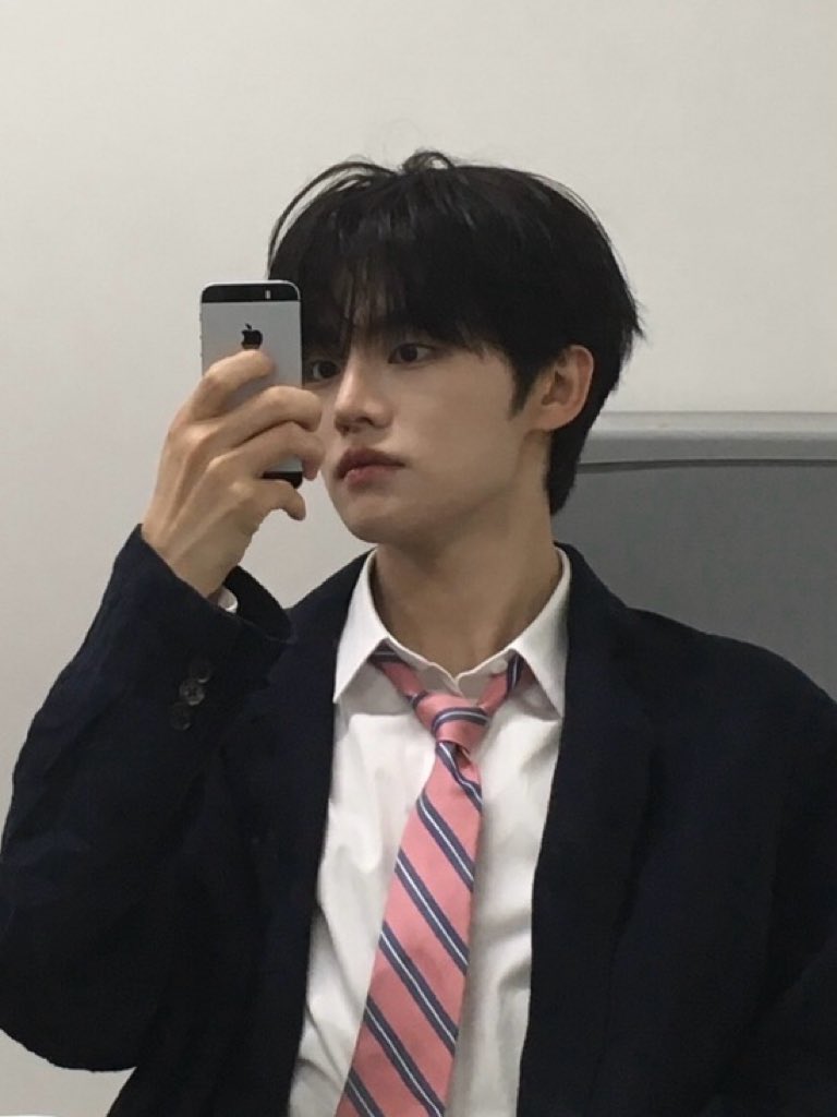 잘 자

#전민욱 #JEONMINWOOK
#CLOSEYOUREYES #클로즈유어아이즈
#클유아 #CYE