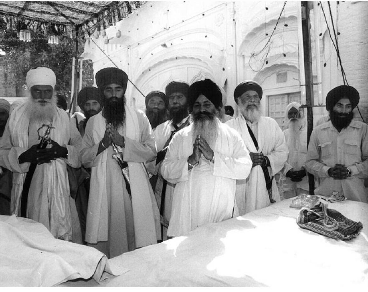 D33pMalwa's tweet photo. ਨਾਂ ਦੇ ਅੱਗੇ ਸੰਤ ਭਾਵੇਂ ਕੋਈ ਲਾ ਲਵੇ,
ਪਰ ਸੰਤ ਜੀ ਦਾ ਨਾਂ ਸੁਣਦੇ ਹੀ ਸਿੱਖਾਂ ਦੀ ਅੱਖਾਂ ਅੱਗੇ ਸ੍ਰੀਮਾਨ ਸੰਤ ਜਰਨੈਲ ਸਿੰਘ ਜੀ ਖਾਲਸਾ ਭਿਡਰਾਂਵਾਲੇ ਹੀ ਨਜ਼ਰ ਆਉਂਦੇ।🙏❤️ https://t.co/Ht573AvELi