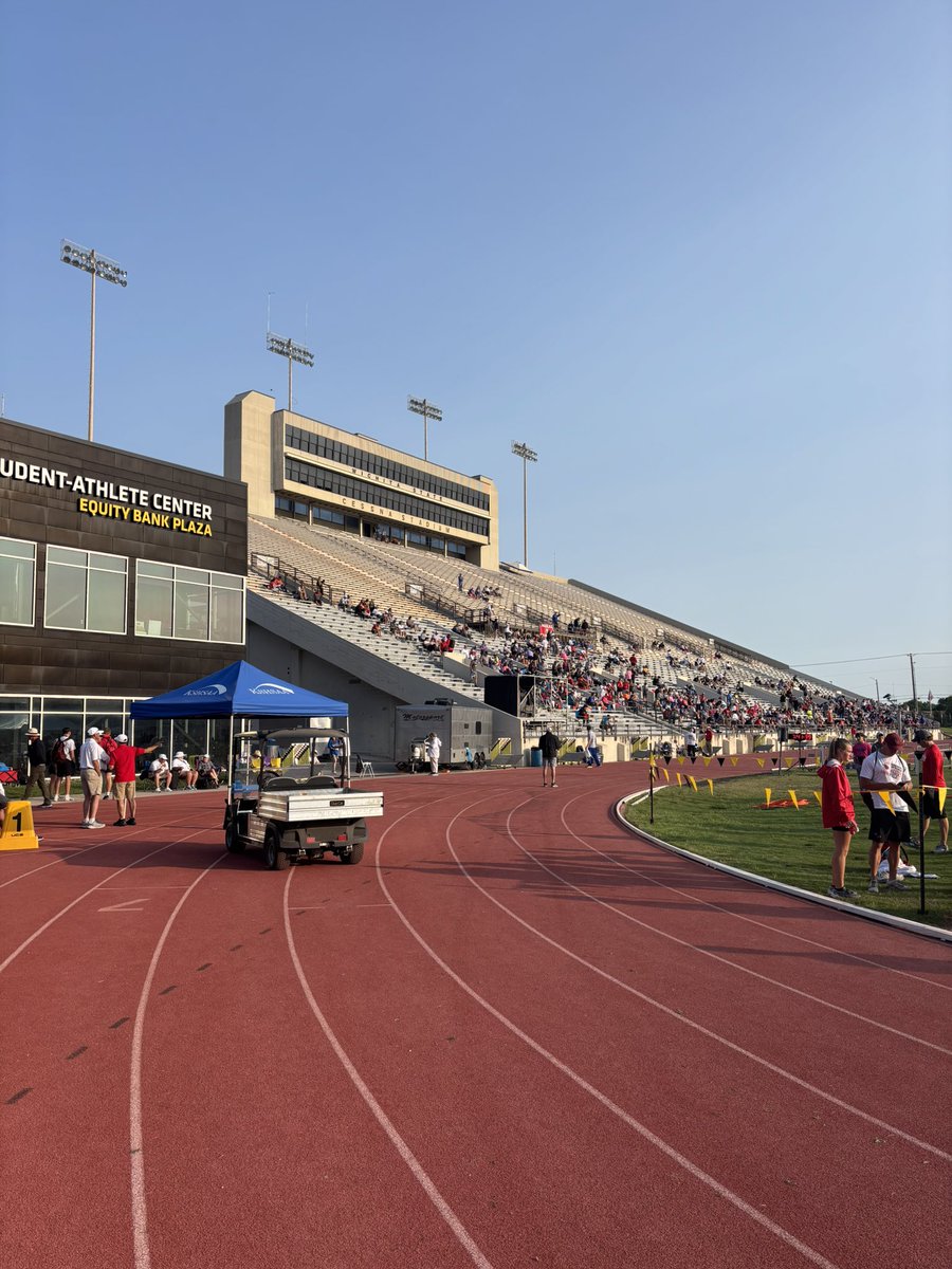 Watch today’s livestream here: nfhsnetwork.com/events/kshsaa/… 

Presenting sponsor is powered by Watco

Lane assignments powered by Lewis Automotive Group results powered by Nex-Tech Wireless

As always Sports in Kansas is powered by Mammoth

Additional coverage powered by B&amp;D Buildings