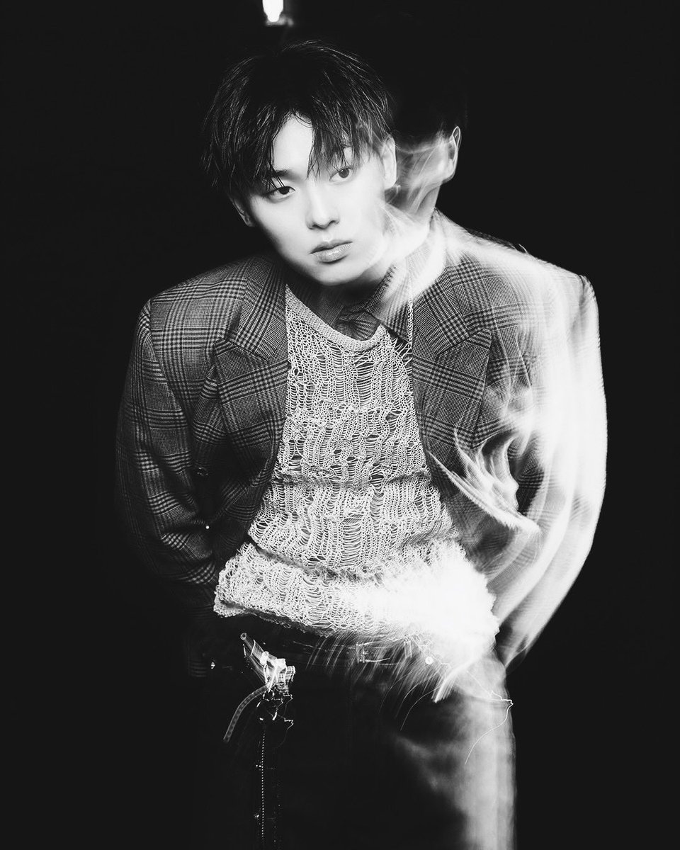 ewrizcd's tweet image. Blurred lines, sharp mind. I move through the shadows not to hide, but to glow. Louder in silence, brighter in the dark.