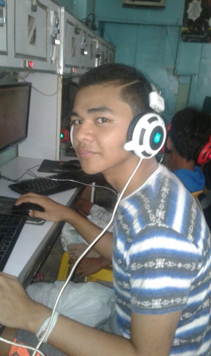 SmileX121's tweet photo. Throwback muna tayo, way back 2017 jejemon days ampt. Payat days pa LOL https://t.co/CxTwXZxfyA
