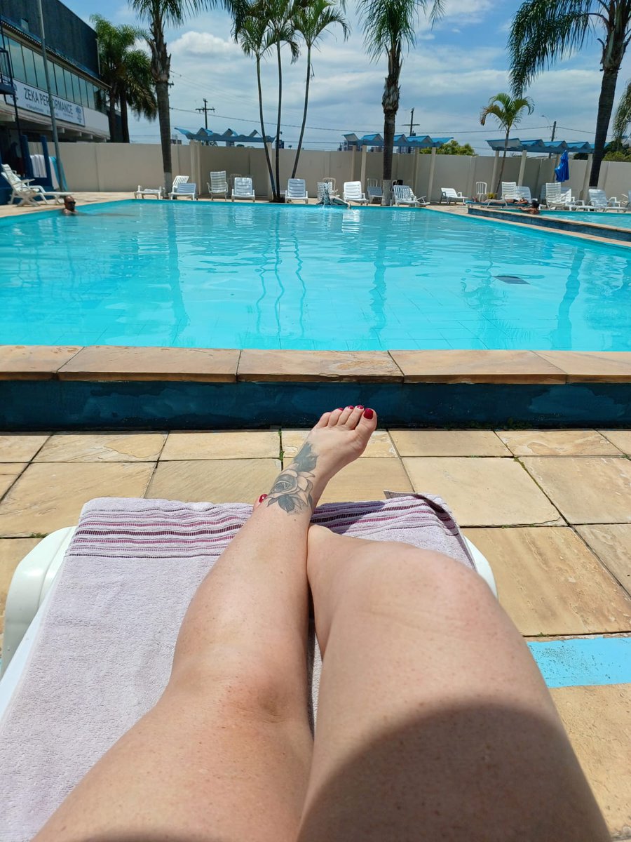 Onde eu queria estar com os meus pezinhos agora...