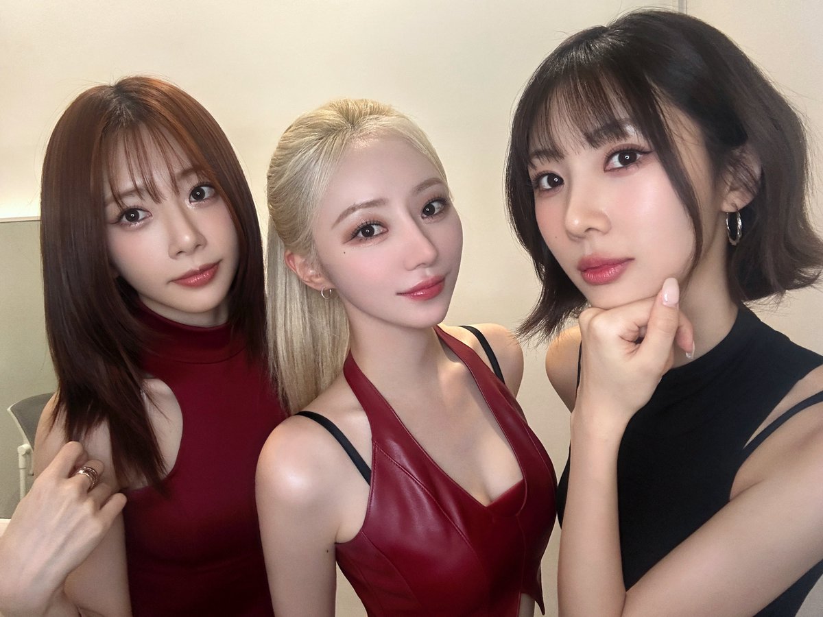 TRIPLE KILL

#유아유 #UAU #You_Are_You #Dreamcatcher_UAU