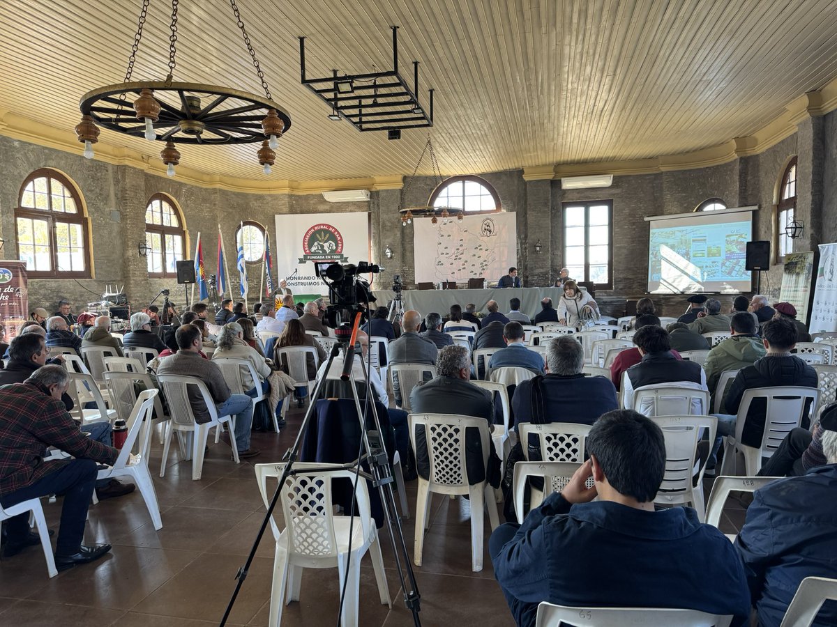 Arturo Wilson (@arturo13wilson) on Twitter photo Segundo día del 108 Congreso de la <a href="/federacionrural/">Federación Rural</a> en <a href="/ruralSJ/">Asociacion Rural de San Jose</a> !
Gran convocatoria, motiva el empuje de los productores y del sector.
Con el Campo, para el Uruguay. Segundo día del 108 Congreso de la <a href="/federacionrural/">Federación Rural</a> en <a href="/ruralSJ/">Asociacion Rural de San Jose</a> !
Gran convocatoria, motiva el empuje de los productores y del sector.
Con el Campo, para el Uruguay.