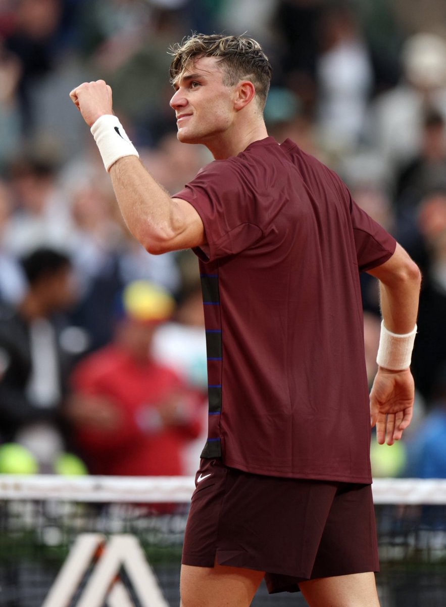 INTO THE LAST 16!!!!!!!!!!!🔥🔥

It’s another quite incredible performance from Jack Draper🇬🇧 as he destroys Joao Fonseca🇧🇷 6-2 6-4 6-2 to move into the last 16 in Roland Garros for the first time his career👏🏼👏🏼

What a performance from Jack, simply incredible🇬🇧💪🏼

📸<a href="/the_LTA/">LTA</a>