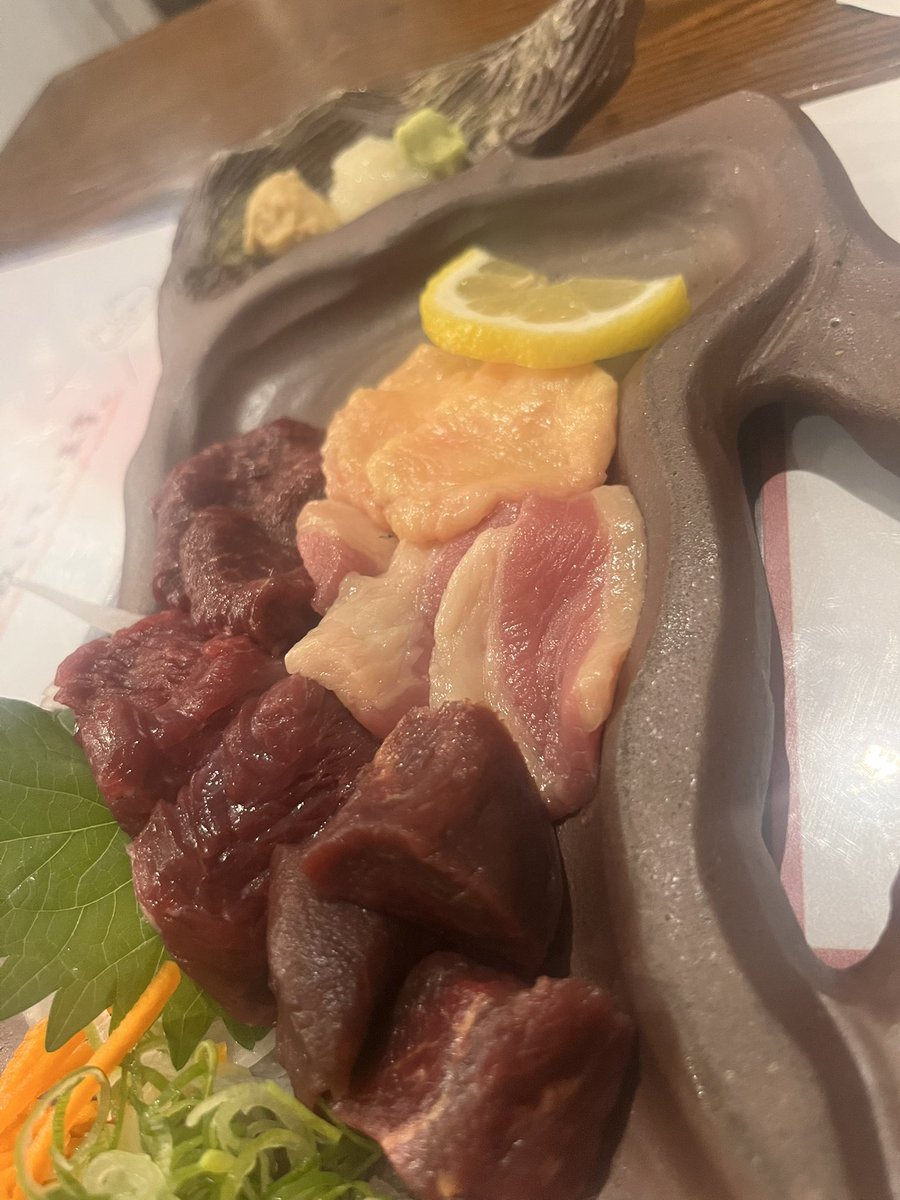 皆様土曜の夜いかがお過ごしですか？🤭
涼しくて居心地がいい日ですね🥳

以前エステのお仕事で講師をしてたのですが、マッサージって年数じゃなくて「センス」と「相性」だなーととても思います！
後は一生懸命さ❣️
どう思います？😝

明日6/1（日）12時～天満橋にて
14:30～空いてます♡