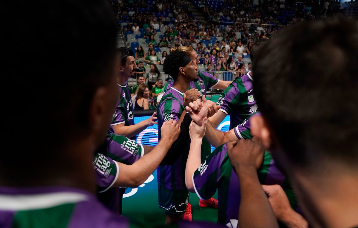 UnicajaCB (@unicajacb) on Twitter photo 💪Todos unidos para el #PlayoffLigaEndesa 🆚 <a href="/FCBbasket/">Barça Basket</a>
🔥 ¡¡¡LLENEMOS EL CARPENA!!!
🏆 P. 1 Cuartos de final
📅 Martes 3
⌚️ 21:15 h
🎟️ tinyurl.com/ypcn2eme
‼️ ¡ABONADO! Recuerda que tu entrada está incluida en el abono
💚💜 #YoSoyDelUnicaja <a href="/viveandalucia/">Vive Andalucía</a> <a href="/DeporteAND/">Andalucía es Deporte</a> 💪Todos unidos para el #PlayoffLigaEndesa 🆚 <a href="/FCBbasket/">Barça Basket</a>
🔥 ¡¡¡LLENEMOS EL CARPENA!!!
🏆 P. 1 Cuartos de final
📅 Martes 3
⌚️ 21:15 h
🎟️ tinyurl.com/ypcn2eme
‼️ ¡ABONADO! Recuerda que tu entrada está incluida en el abono
💚💜 #YoSoyDelUnicaja <a href="/viveandalucia/">Vive Andalucía</a> <a href="/DeporteAND/">Andalucía es Deporte</a>