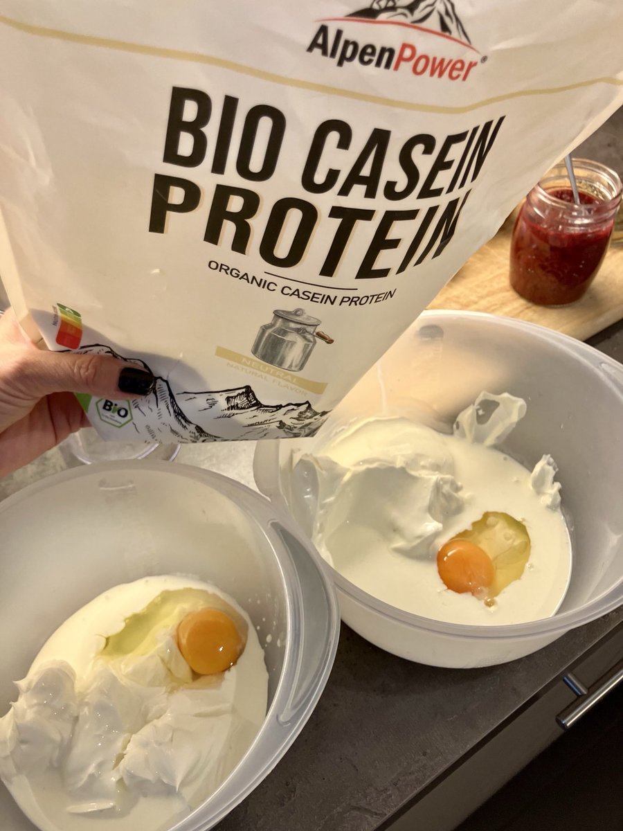 KrisBlackRose's tweet image. My current mania… homemade protein #icecream with #mascarpone, #heavycream, #caseinproteinpowder, #eggs, a) with #redberries, b) with choco chips. Next pics in a next post.
