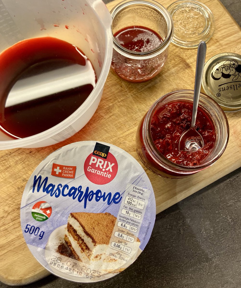 KrisBlackRose's tweet image. My current mania… homemade protein #icecream with #mascarpone, #heavycream, #caseinproteinpowder, #eggs, a) with #redberries, b) with choco chips. Next pics in a next post.