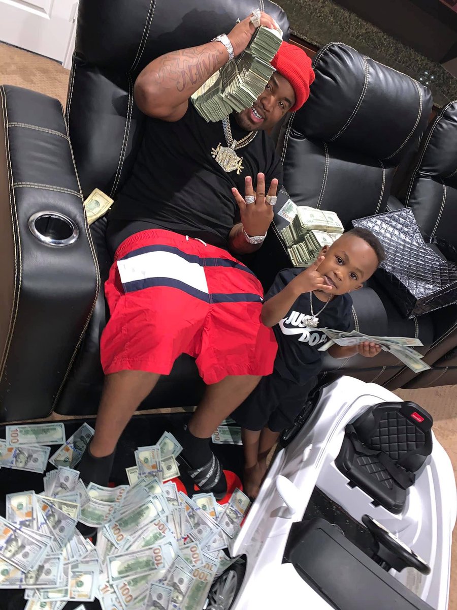 RichBayless214's tweet image. Happy Birthday to my mf dawg!!! 

Miss them days way before this rap shit #LL3 #NawfMeUp 👉🏾👈🏾