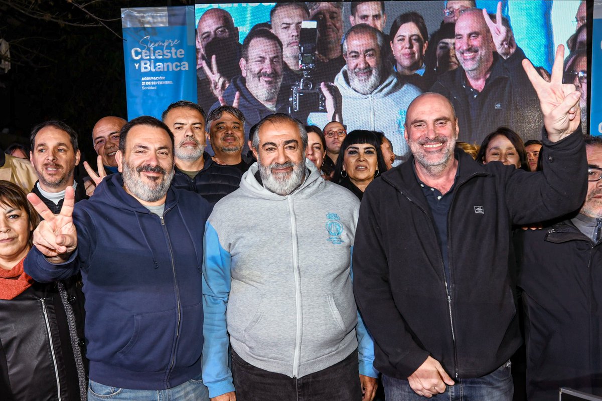 cybsanidad's tweet photo. Anoche presentamos a quienes integran la Lista Celeste y Blanca para las elecciones del 7/8 en ATSA Buenos Aires.

Orgullo por los hombres y mujeres que día a día construyen @AtsaBsAs.

Felicitaciones a @Javipok, Sec. Gral., y @MaschioNorberto, Sec. Adj.

 #SiempreCelesteYBlanca https://t.co/LcbmRWt4h3