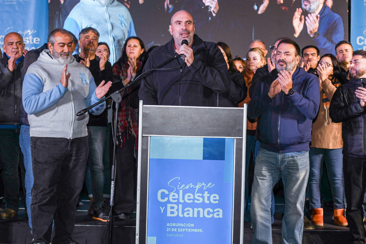 cybsanidad's tweet photo. Anoche presentamos a quienes integran la Lista Celeste y Blanca para las elecciones del 7/8 en ATSA Buenos Aires.

Orgullo por los hombres y mujeres que día a día construyen @AtsaBsAs.

Felicitaciones a @Javipok, Sec. Gral., y @MaschioNorberto, Sec. Adj.

 #SiempreCelesteYBlanca https://t.co/LcbmRWt4h3