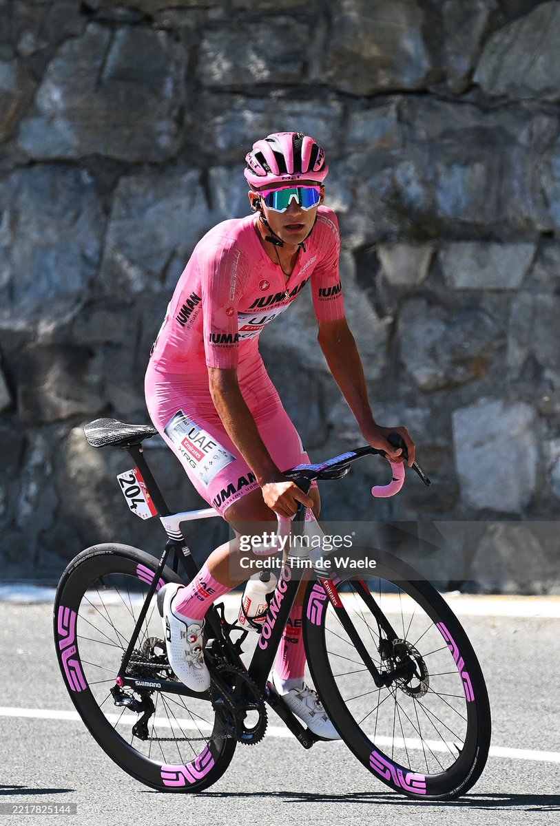 ✅ 2nd place GC 💗
✅ Youth jersey 🤍
✅ 11 days in pink 👚
✅ Winner stage 17 🥇
✅ 4 second place 🥈🥈🥈🥈
✅ 1 third place 🥉 
✅ 6 podium finishes
✅ RedBull Sprint leader
✅ Most bonus seconds taken
✅ First Mexican to ever lead a Grand Tour 🇲🇽
✅ INFINITE RESPECT

ISAAC DEL