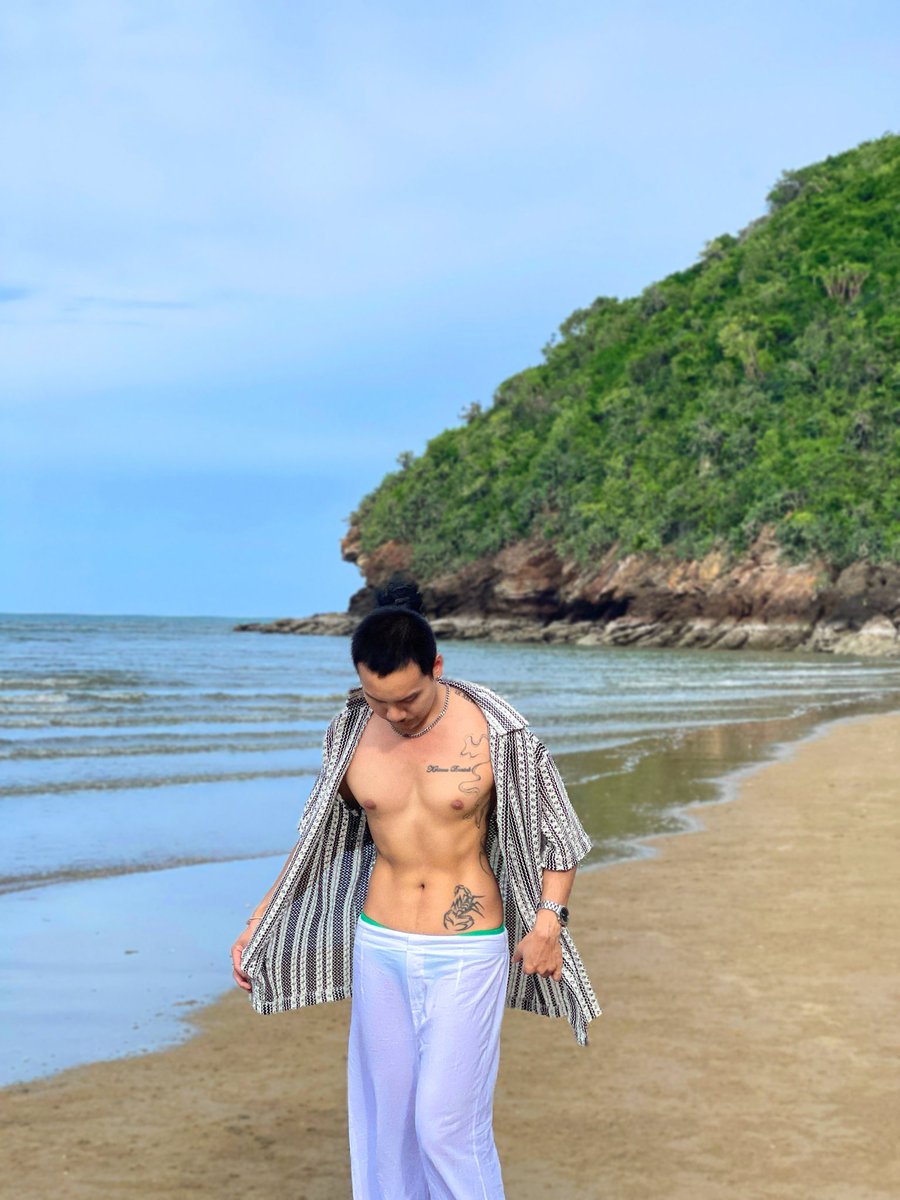คลื่นที่ว่าแรง ยังไม่แซงเอวเรา 🌊