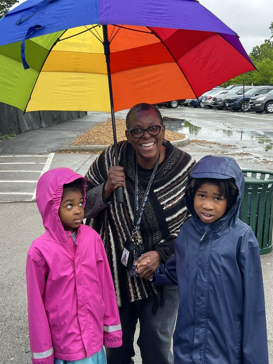 drchrismiller2's tweet image. Despite the rain, our amazing @RCSDNYS employees showed up for family wellness event at the zoo! ☔🐾 Community, connection, and care shines through—rain or shine. #RCSDCares #WellnessMatters @SenecaParkZoo