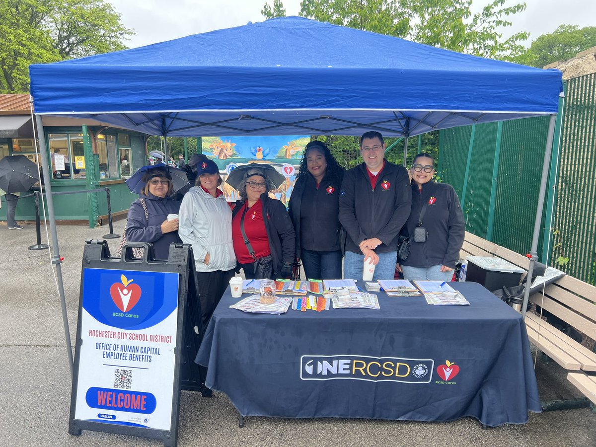 drchrismiller2's tweet image. Despite the rain, our amazing @RCSDNYS employees showed up for family wellness event at the zoo! ☔🐾 Community, connection, and care shines through—rain or shine. #RCSDCares #WellnessMatters @SenecaParkZoo