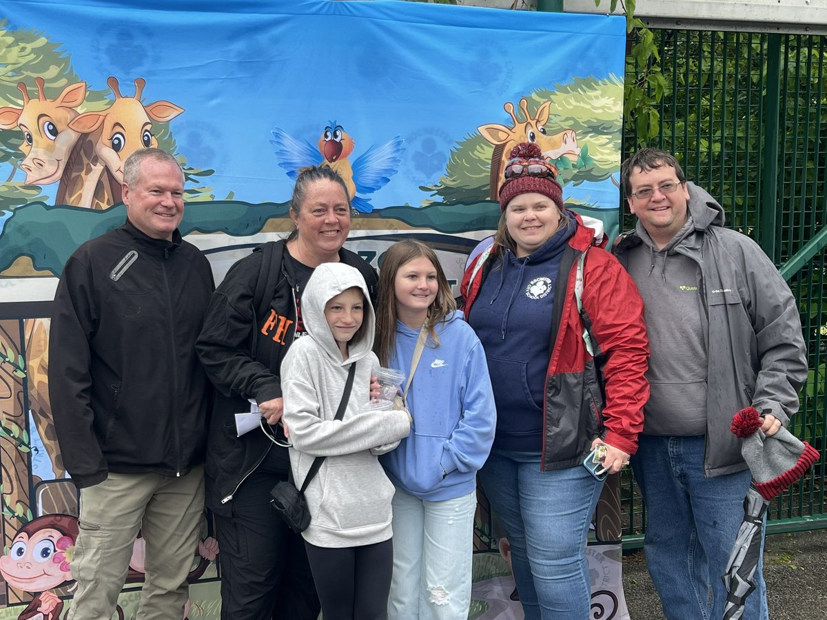 drchrismiller2's tweet image. Despite the rain, our amazing @RCSDNYS employees showed up for family wellness event at the zoo! ☔🐾 Community, connection, and care shines through—rain or shine. #RCSDCares #WellnessMatters @SenecaParkZoo