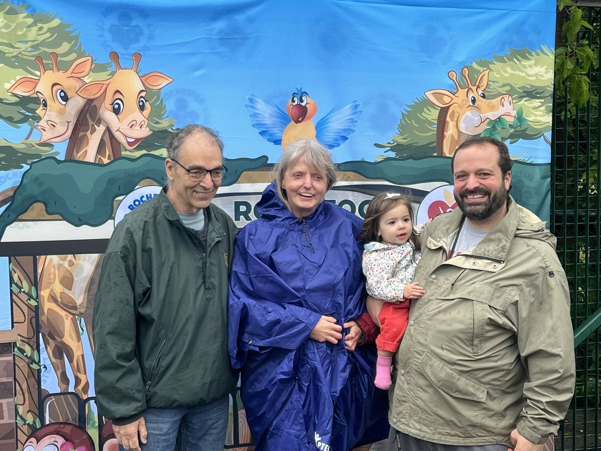 drchrismiller2's tweet image. Despite the rain, our amazing @RCSDNYS employees showed up for family wellness event at the zoo! ☔🐾 Community, connection, and care shines through—rain or shine. #RCSDCares #WellnessMatters @SenecaParkZoo