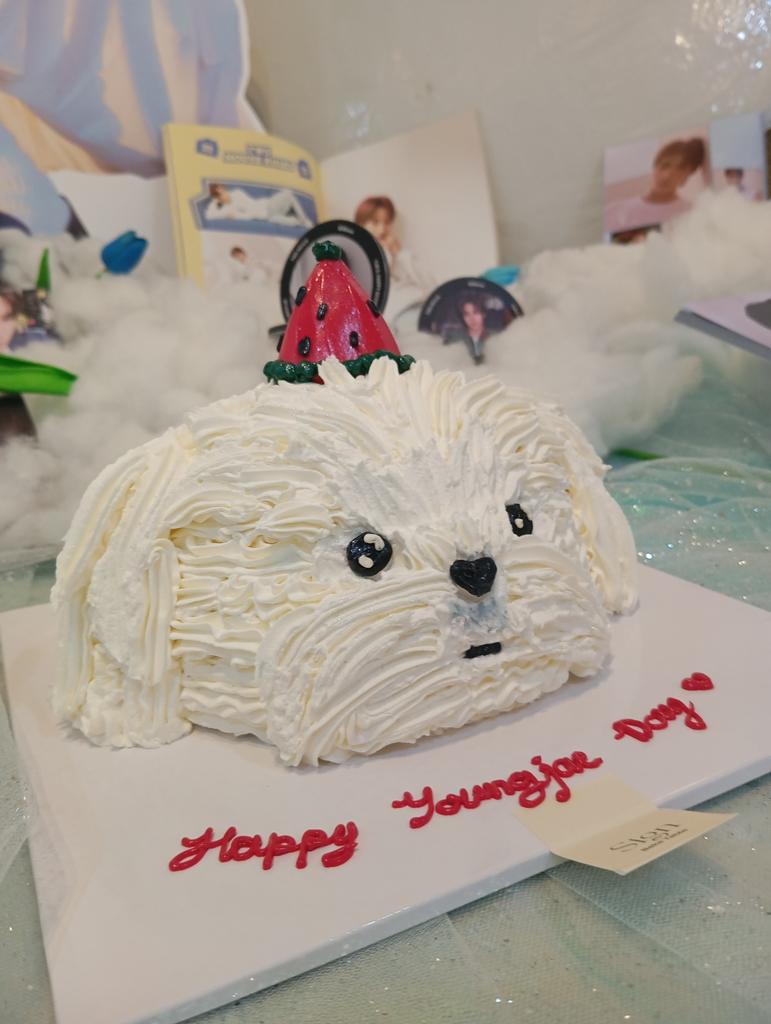 TawxnGale tweet media