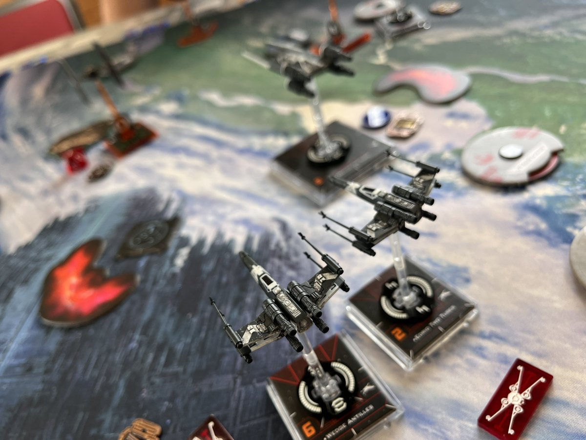 スターウォーズが好きで、X-WING Miniatures Gameにピンときた方、大阪や近畿圏でよければぜひ遊びましょう。
ミニチュア機体100個以上あるので手ぶらで遊べます。ルール説明します。日本では遊び相手を見つけるハードルが高すぎて、とにかく遊ぶ相手がいません笑
#Xwing2nd #StarWars