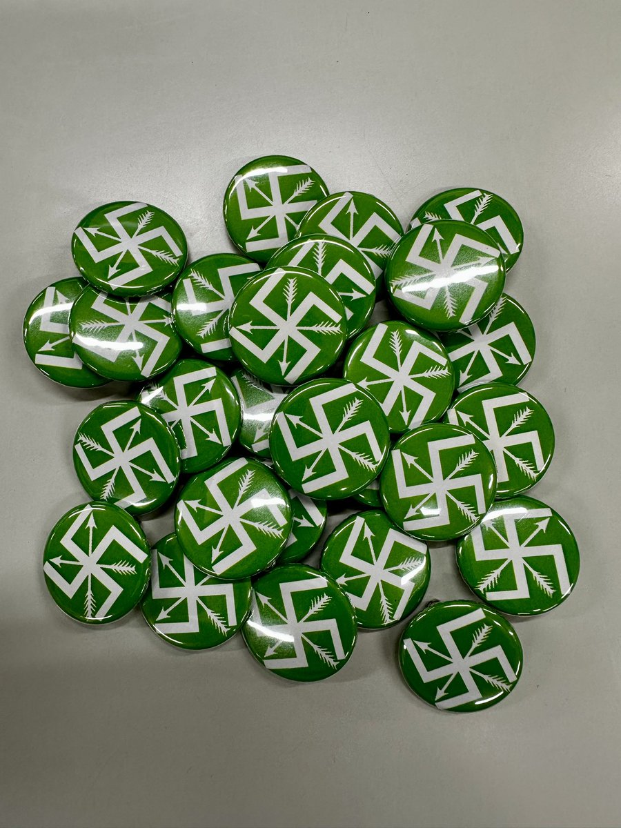 さて

此度の #みやぎ川崎支倉常長まつり 

日ノ本各位より我が故郷 #宮城県 #川崎町 へ参ってくれる皆の良き思い出になればと。

一期一会に心ばかりの気持ち『逆さ卍に違い矢』拙者の家紋バッジを先着200名限定でプレゼント致す！

武将隊ブース等で出会った者だけが手にする特別なモノとしよう！