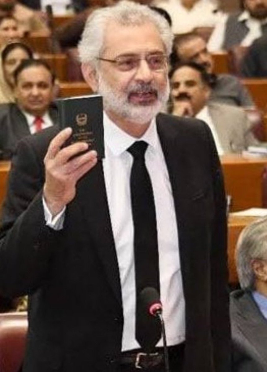 اللّٰہ کرے اس گھٹیا بد ذات کی نسلیں تباہ و برباد ہوں ذلت اسکا مقدر ٹھہرے ، بغض اور حسد سے بھرا ہوا خنزیر 🖐️